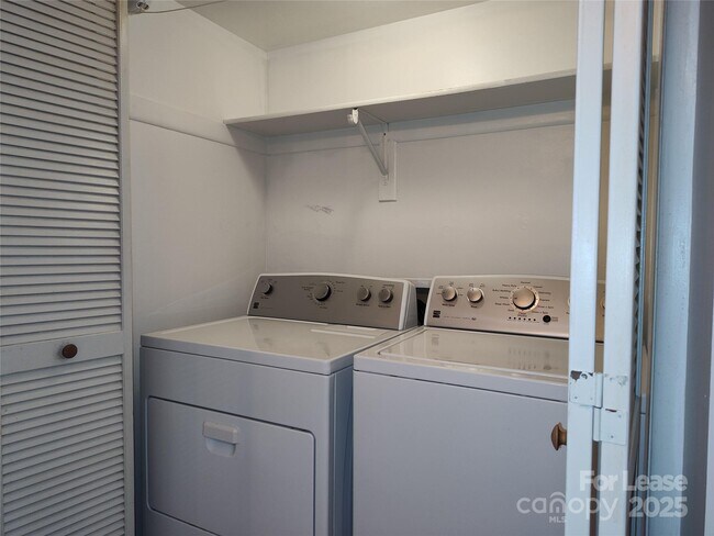 Building Photo - 3009 Heathstead Place