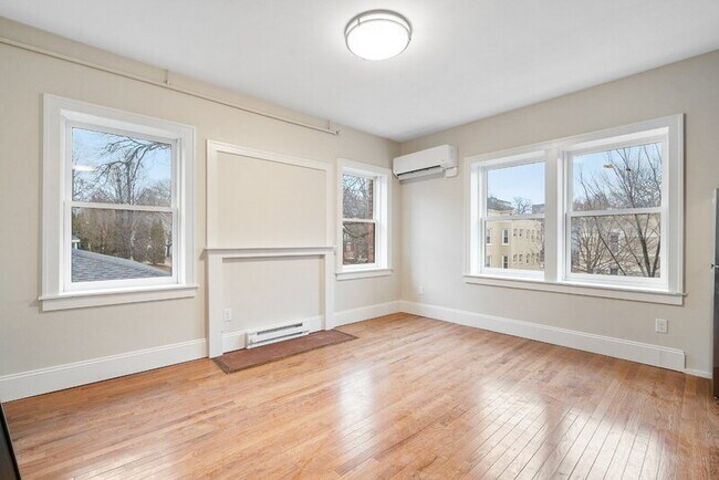 Building Photo - 702 20th St