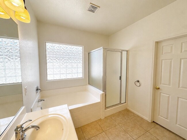 Building Photo - 10912 Golden Birch Pl