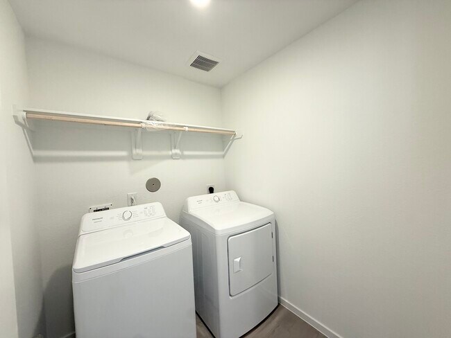 Building Photo - 28907 Bison Haven Dr