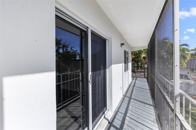 Building Photo - 2182 NE 5th Cir