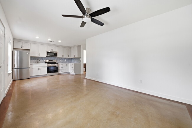 Building Photo - 102 Rose Dr