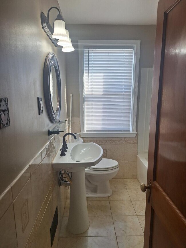 Building Photo - 5118 Pembroke Ave