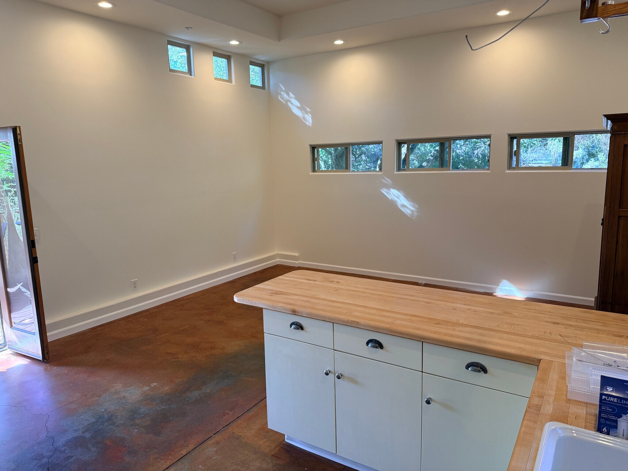 Living - 949 Crater Oak Dr