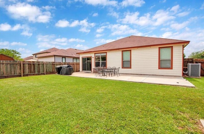 Building Photo - 1721 E Mesa Park Dr