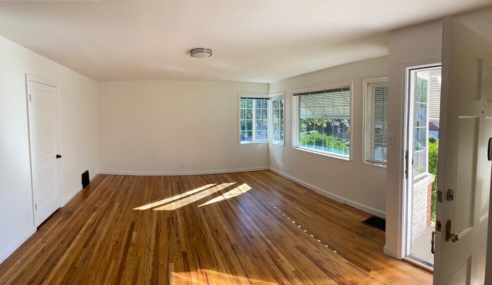 Building Photo - 859 S Le Grand St