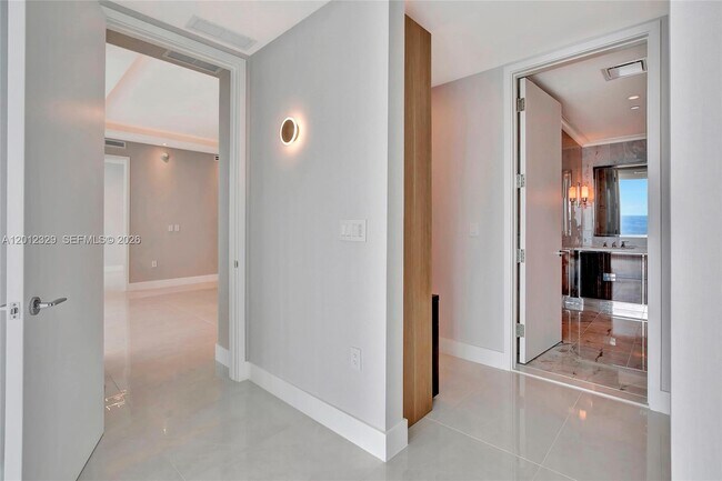 Building Photo - 15701 Collins Ave