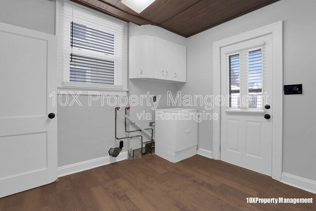 Building Photo - 563 S Burgess Ave