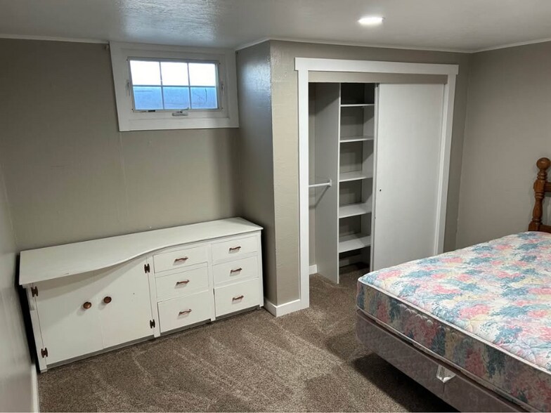 Building Photo - 702 E 21st Pl