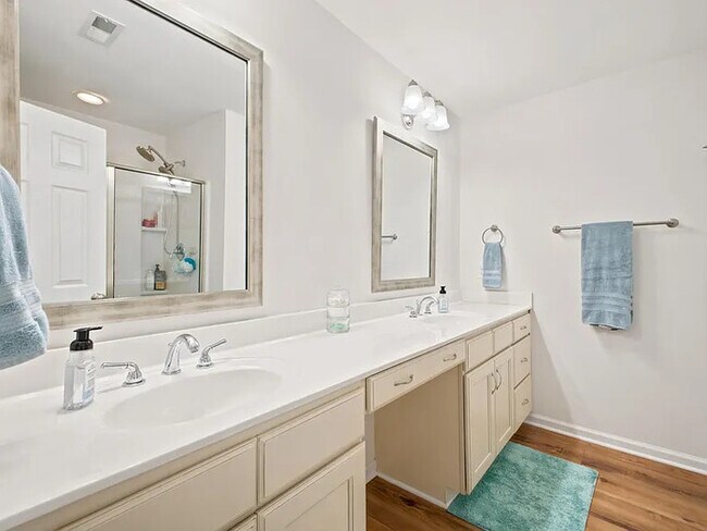 Building Photo - Lease OR Lease to Own
