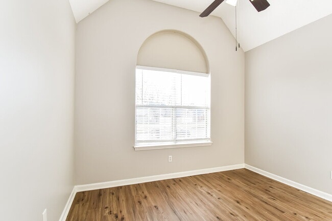 Building Photo - 184 Pebble Creek Cove E