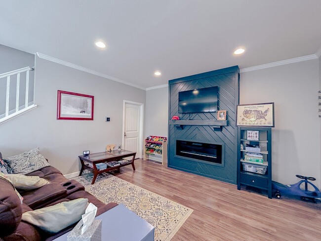 Building Photo - 8056 E 53rd Dr