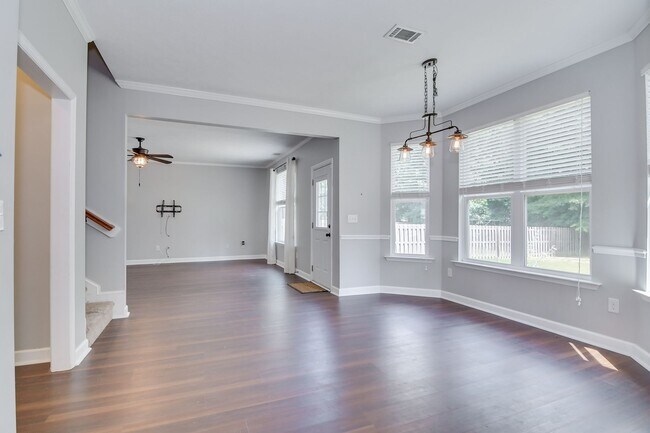 Building Photo - Beautiful 4 Bedroom in Great Neighborhood!