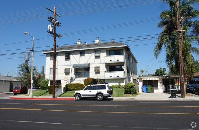 Building Photo - 14425 Magnolia Blvd