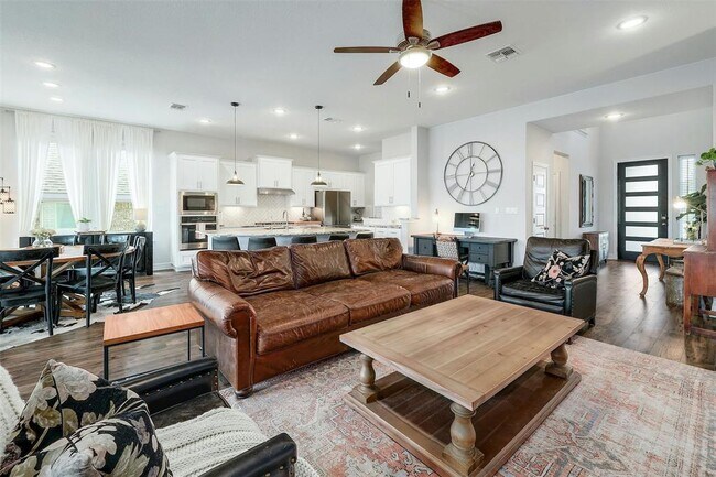 Building Photo - 805 Karst Cv