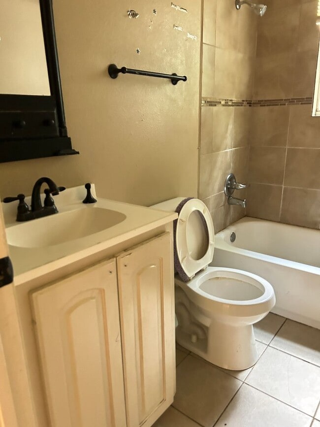 Building Photo - 2834 Essex St