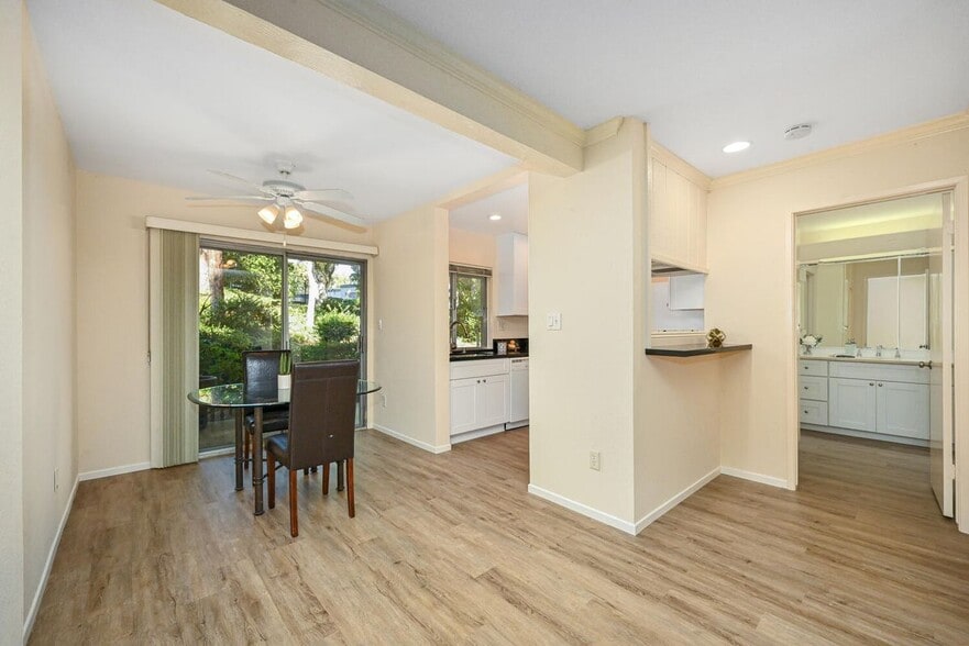 Building Photo - 23732 Hillhurst Dr