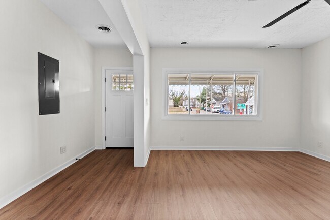 Building Photo - Trek Rentals