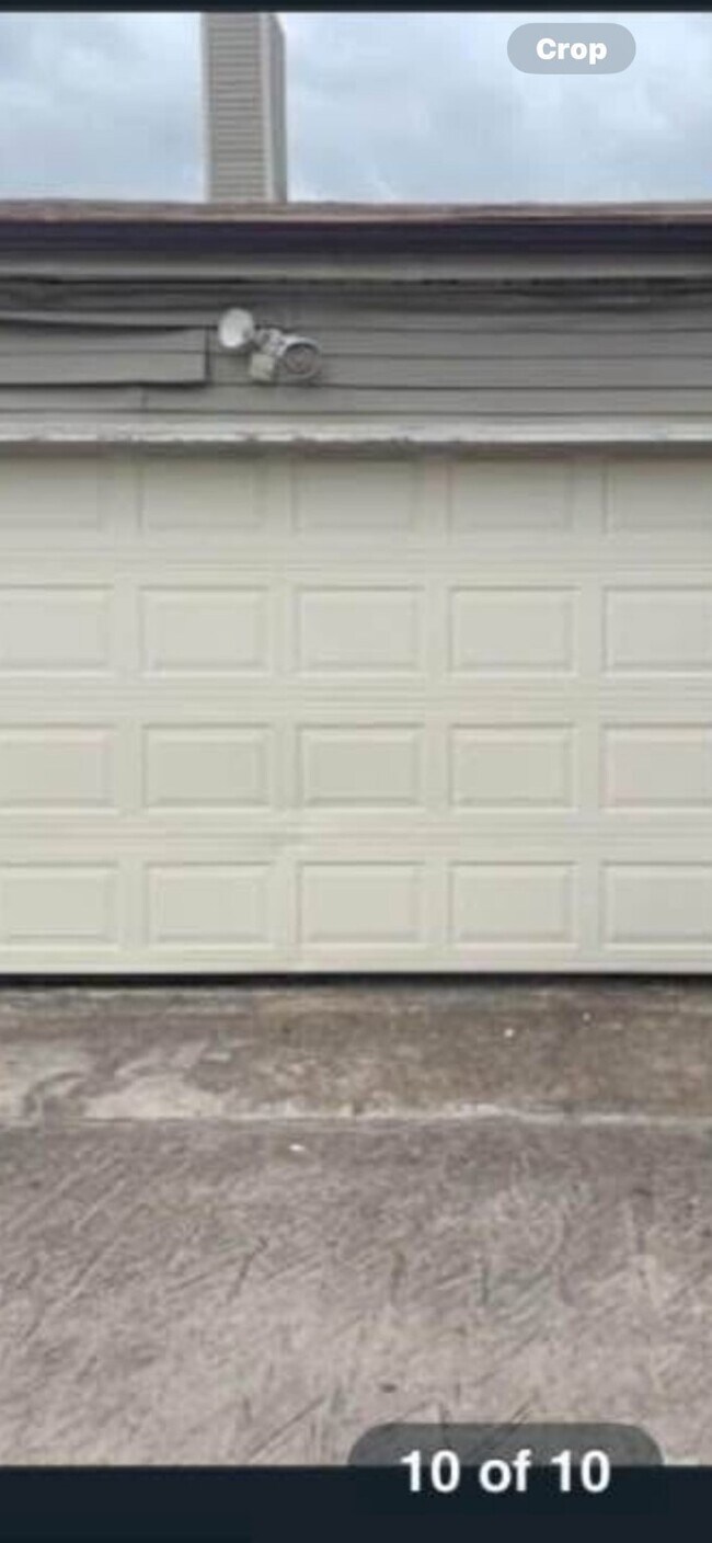 Building Photo - 10924 Village Bend Ln