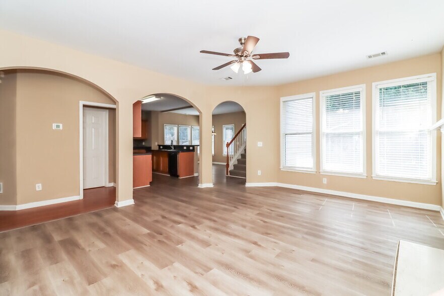 Building Photo - 3046 Woodbridge Ln