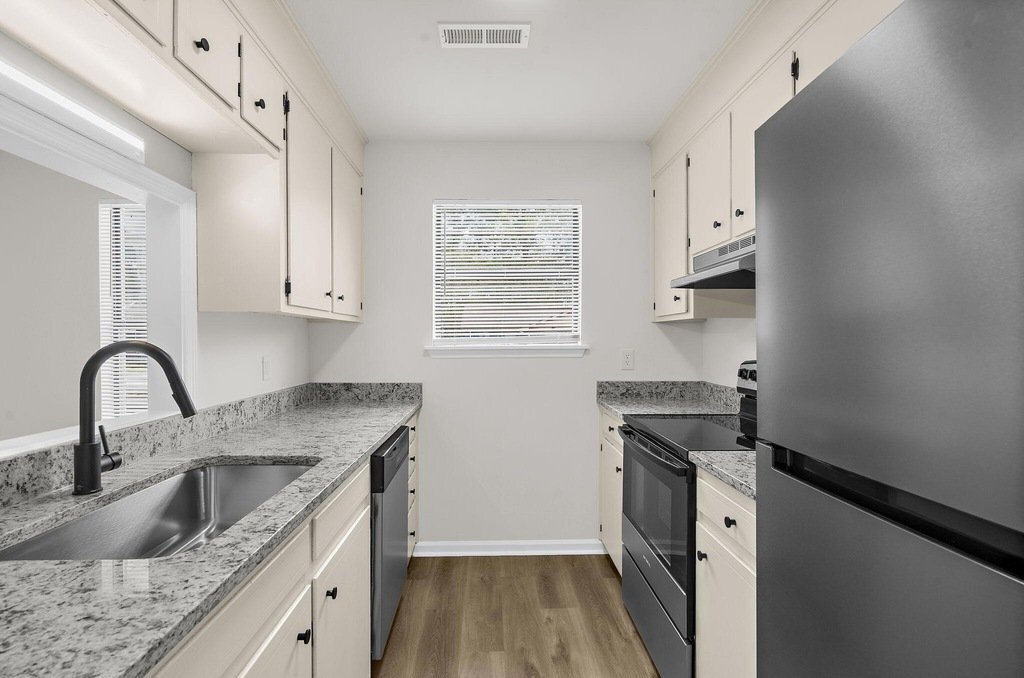 Building Photo - 127 Cedar Grove Dr