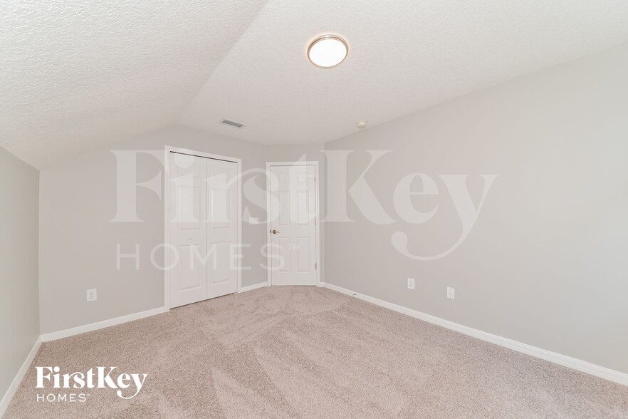 Building Photo - 2128 Brandon Park Cir