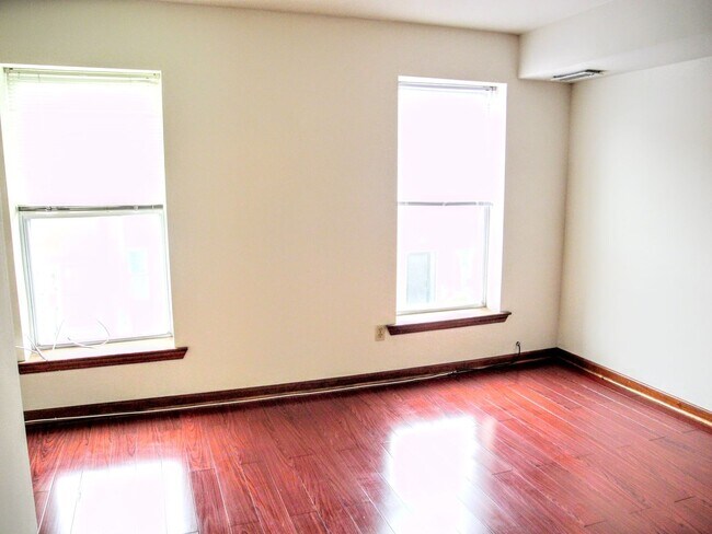 Building Photo - 743 S 20th St