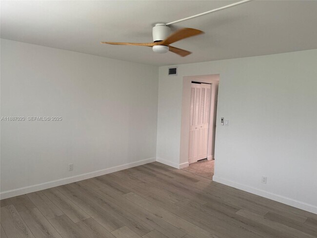 Building Photo - 5100 SW 90th Ave