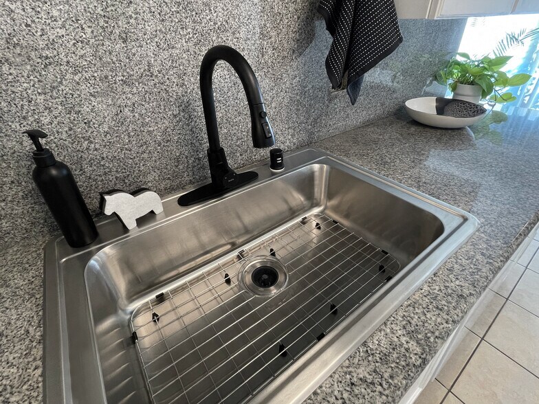 Chef’s stainless steel sink with upgraded spray head faucet - 9047 Langdon Ave