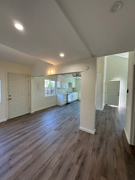 Building Photo - 3623 W 105th St