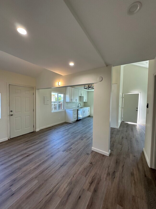 Building Photo - 3623 W 105th St