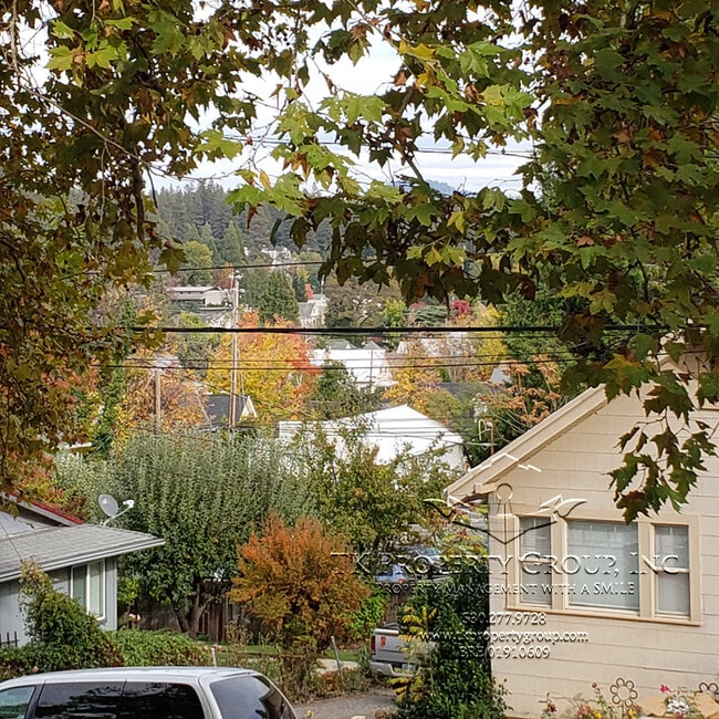 Building Photo - 322 Buena Vista St