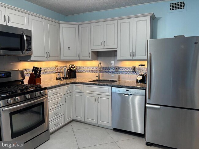 Building Photo - 5225 Pooks Hill Rd