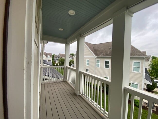 Building Photo - 3 Bedroom 2.5 bath Townhome with Luxury Finishes in Franklin