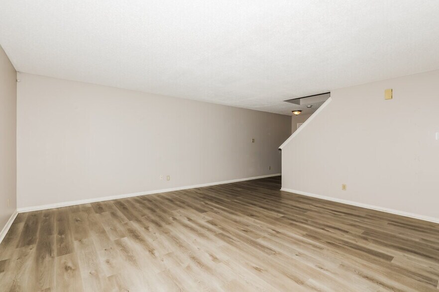 Building Photo - 9205 Middlebury Way