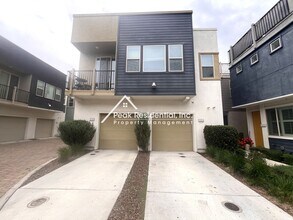 Building Photo - Beautifully Updated 1bd/1ba Land Park Area Condo with 1 Car Garage!
