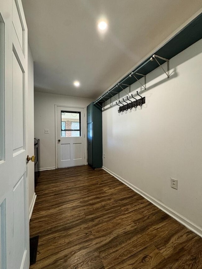 Building Photo - 1422 Old Peachland Rd