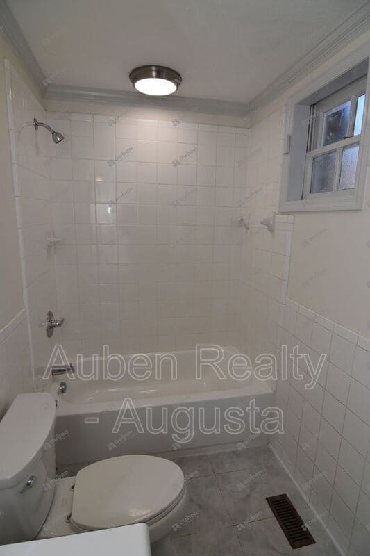 Building Photo - 239 Greene St