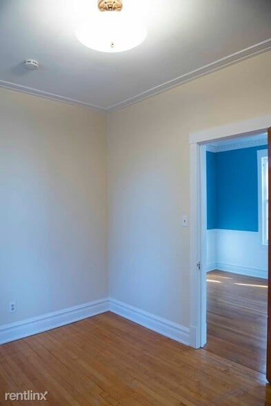 Building Photo - 4120 N Wolcott Ave