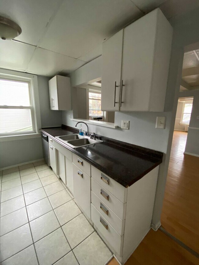 Building Photo - 2300 Arlington Ave