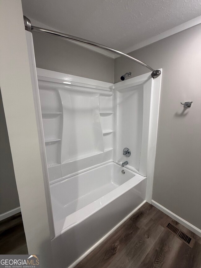 Building Photo - 1160 Happy Hollow Rd