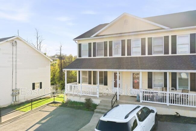 Building Photo - 257 School House Dr