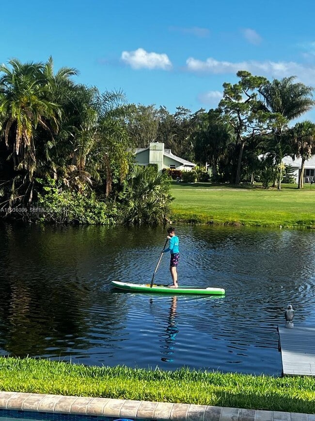 Building Photo - 3324 Lakeview Blvd