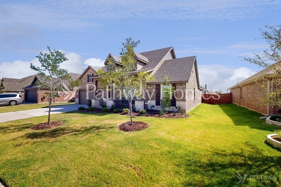 Building Photo - 217 Brazos Dr