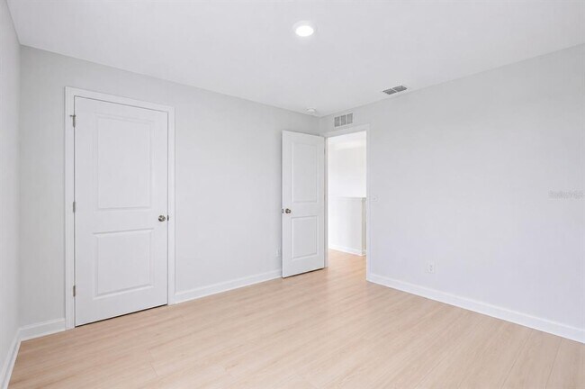 Building Photo - 7601 Rosewood Gdn Lp