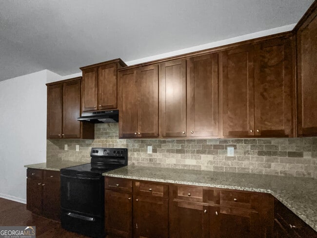 Building Photo - 202 Daisy Cir