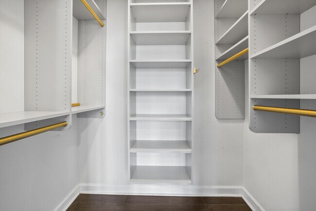 Building Photo - 2 Bedroom Unit in Midtown Neighborhood of Atlanta