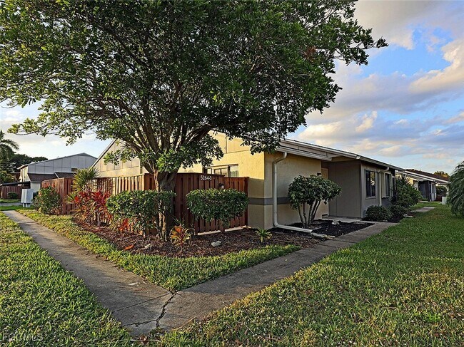 Building Photo - 5264 Cedarbend Dr