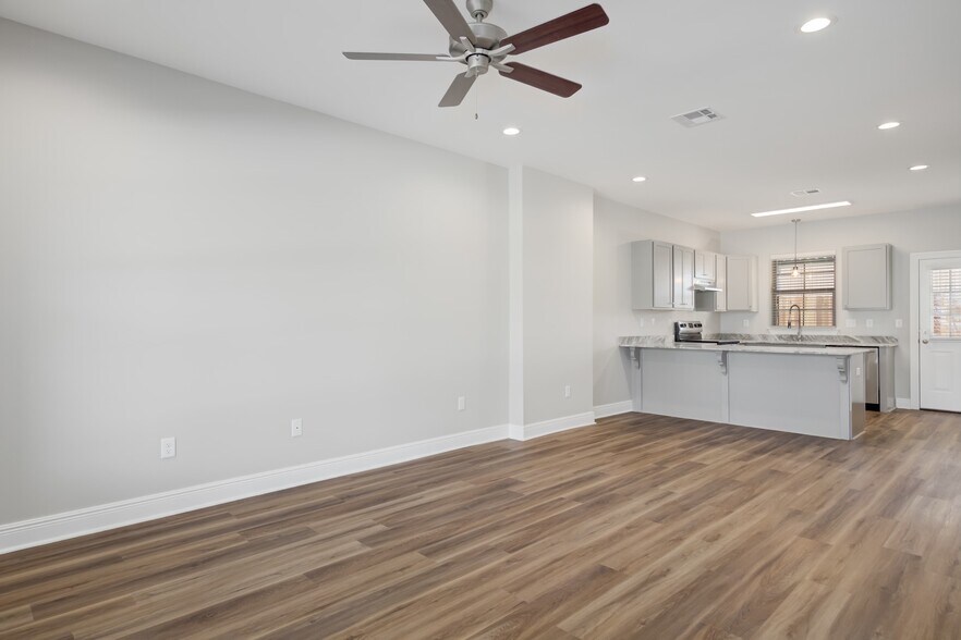 Building Photo - 139 Iberia St