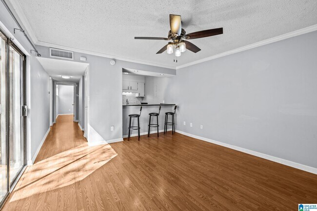 Building Photo - 3350 Altamont Rd S